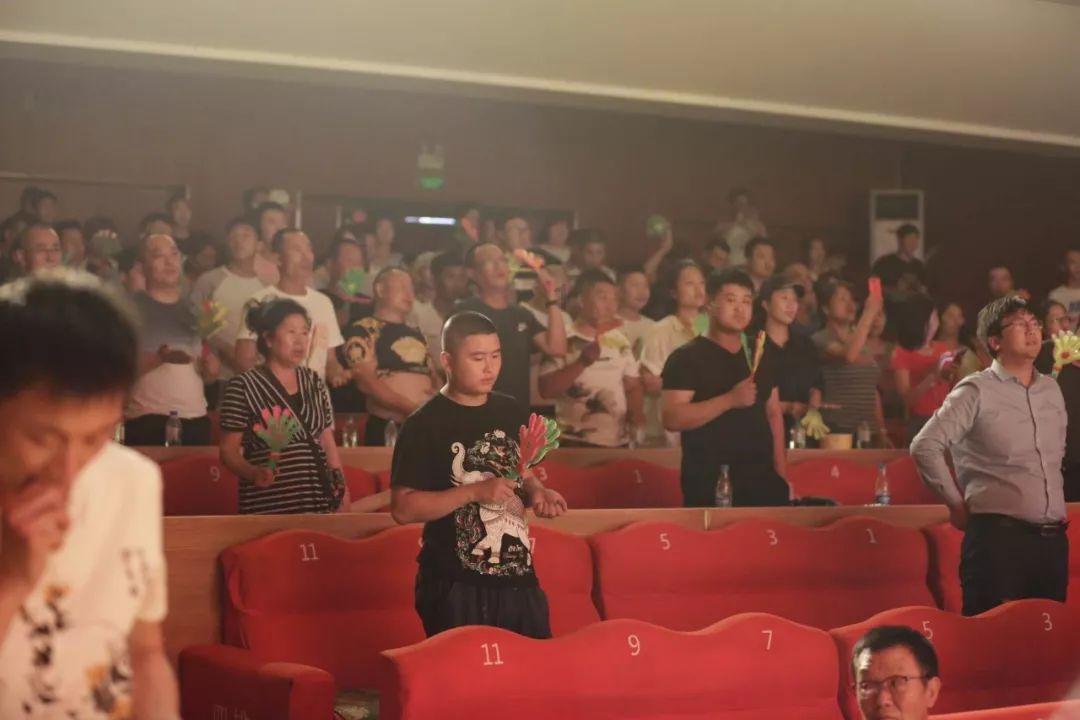 莎士比亚在文学界的地位怎么样？他最有名的作品是什么？游戏画面