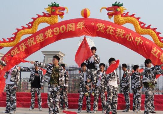 探讨古罗马时期，西方社会选举制度和竞选活动是如何进行的
