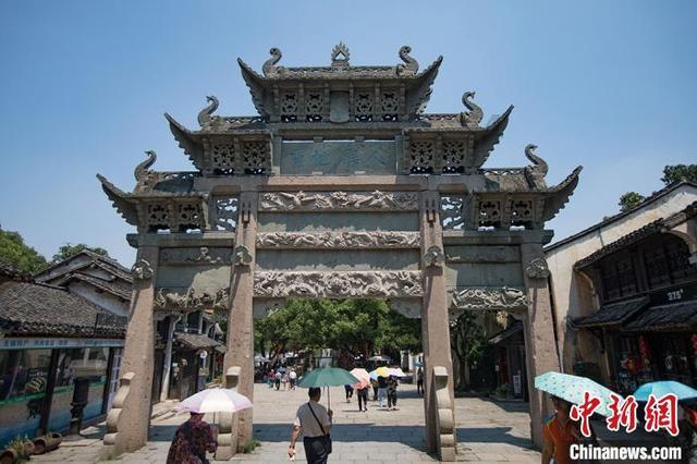 救援男孩毕业生
